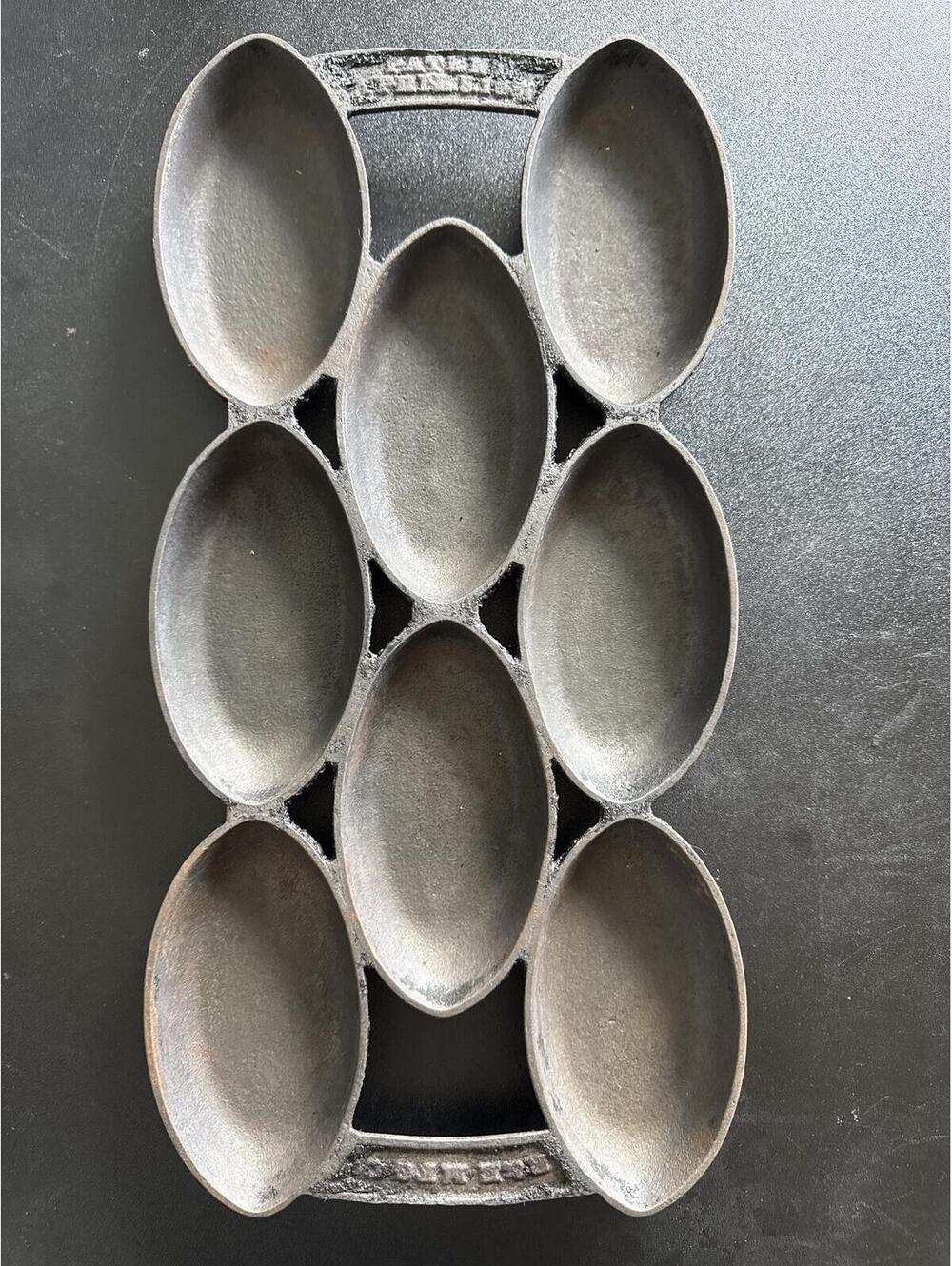 R & E Mfg. Cast Iron #4 Gem Pan
